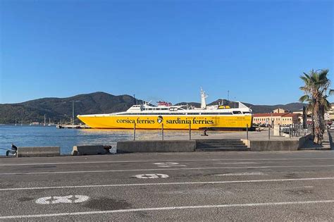 Ferry from Portoferraio to Piombino .